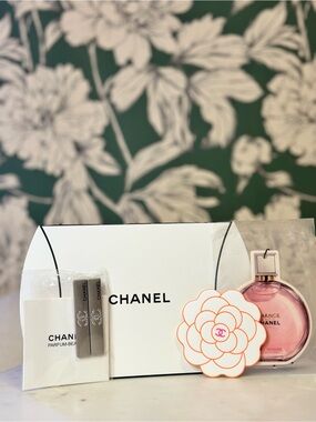 Chanel Beaute Gift Set: Hair Pins, Box, Freshie & 2026 Camelia Sticker NEW